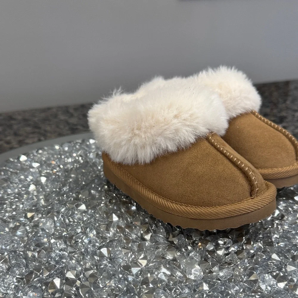 Faux Fur Trim Slipper - Camel and Cream NWOT 7T